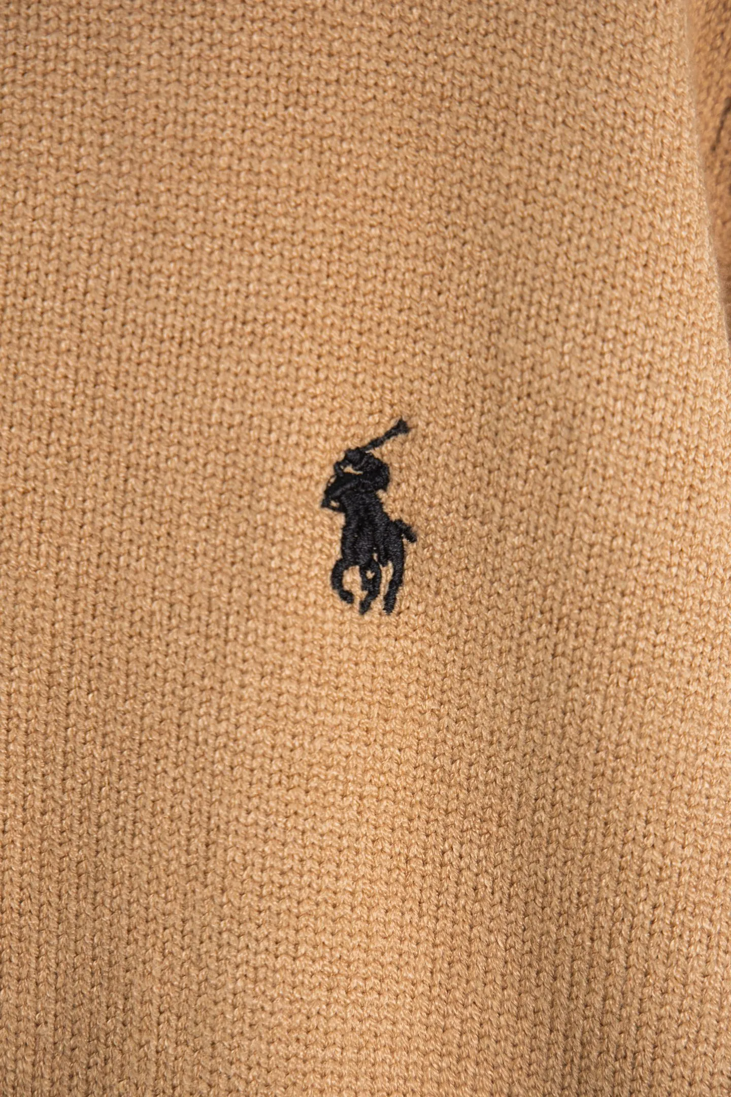 P230 Style number: Y258 Ralph Lauren POLO twist button open-chest sweater is a limited edition every year. There won’t be many styles in the store! Ralph Lauren men's half-button sweater. The shape is really nice. It can be worn alone or as a coat. It can be worn outside the inner layer. It is versatile and looks good. Tag, hanging grain, washable, packaging bag, full set of accessories. The appearance is quite high. The workmanship is super exquisite. Color: navy, gray, apricot, navy. Size: S M L XL